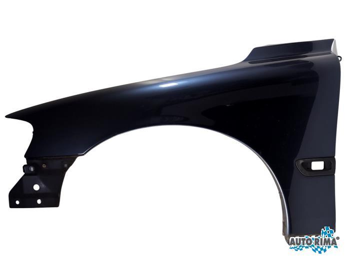 Scherm links-voor van een Volvo V70 (450)