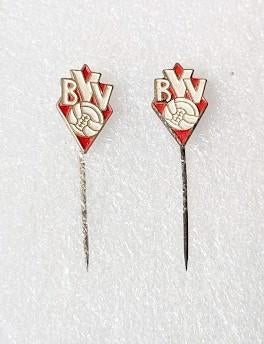 2 volmetaal voetbalspeldjes bvv den bosch, Verzamelen, Ophalen of Verzenden, Overige onderwerpen, Speldje of Pin