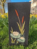 Handgemaakt geborduurd paneel met waterlelies en lisdodde, Minder dan 50 cm, Ophalen of Verzenden, Zo goed als nieuw, Schilderij