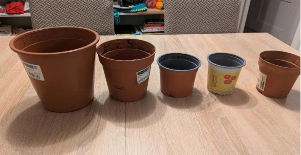 5x plastic bloempotten in verschillende maten, Kunststof, Gebruikt, Rond, Ophalen of Verzenden