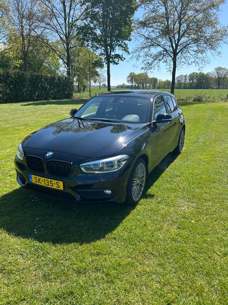 BMW 1-Serie 116i 109pk 2015 Zwart, Auto's, 1-Serie, 1280 kg, Zwart, Zwart