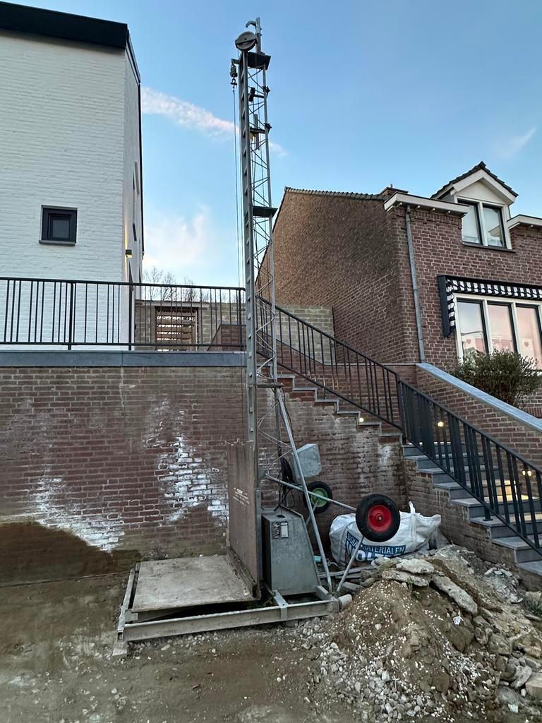 Bouwlift te koop - 230v - 300kg hefvermogen, Doe-het-zelf en Verbouw, Bouwliften, Ophalen, Gebruikt, Bouwlift