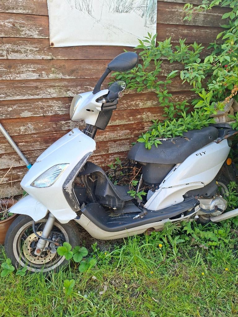 Piaggio fly, Fietsen en Brommers, Scooters | Piaggio, Ophalen, Gebruikt, Fly, Benzine