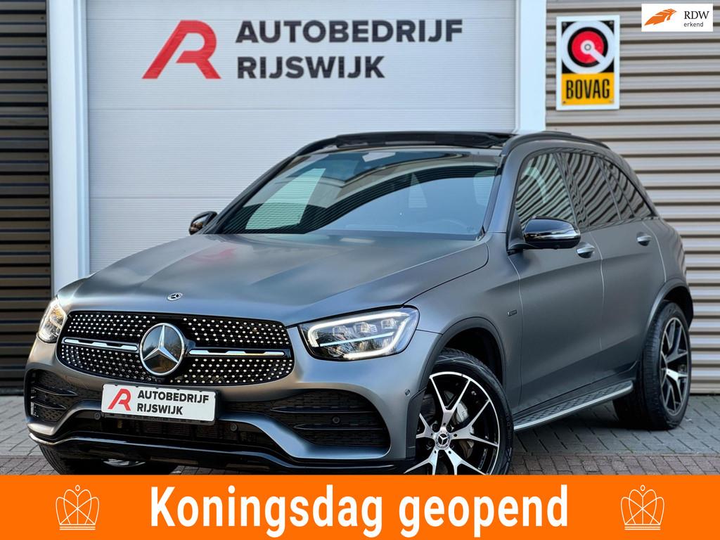 Mercedes-Benz GLC-klasse 300e 4MATIC Premium Plus Luchtverin, Auto's, Automaat, Adaptive Cruise Control, Gebruikt, 4 cilinders