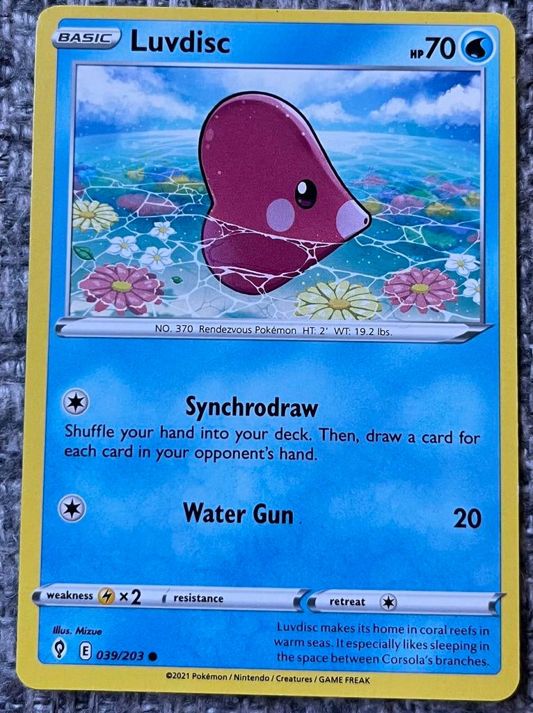 Pokémonkaart van Luvdisc (370) • Evolving Skies (039/203), Verzenden, Nieuw, Losse kaart