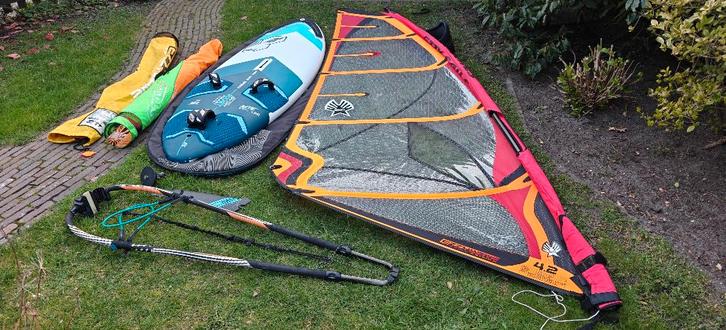 Complete freeride windsurfset alle niveaus o.a. Tabou Rocket, Watersport en Boten, Windsurfen, Gebruikt, Complete set, Minder dan 250 cm