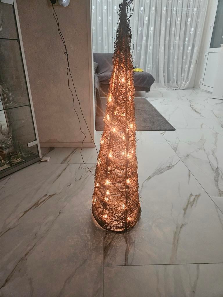 Piramide voor decoratie, Ophalen, Zo goed als nieuw