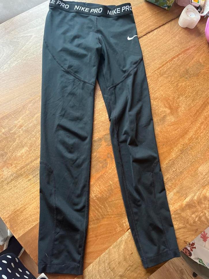 Nike Pro Sportbroek Zwart XS, Kleding | Dames, Sportkleding, Zo goed als nieuw, Fitness of Aerobics, Maat 34 (XS) of kleiner, Zwart