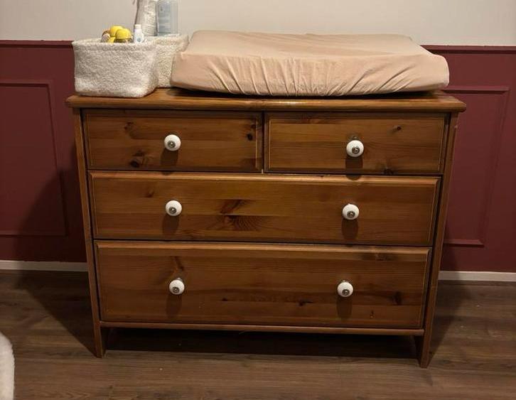 Commode excl. kussen, Kinderen en Baby's, Kinderkamer | Commodes en Kasten, 50 tot 70 cm, Zo goed als nieuw, 75 tot 100 cm, Voetruimte