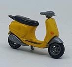 Te koop: Gele Vespa Scooter Model - Gedetailleerd Miniatuur, Ophalen of Verzenden, Gebruikt