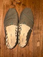 TOMS maat 38,5, Kleding | Dames, Schoenen, Ophalen of Verzenden, Gedragen, Groen, Instappers