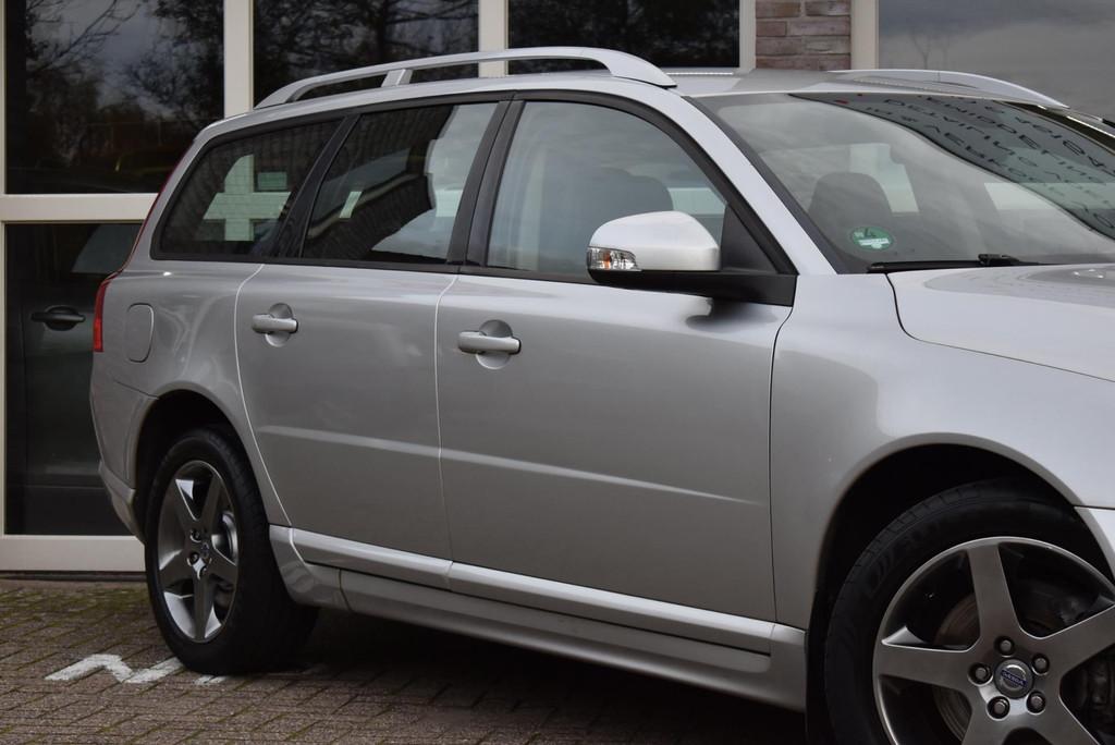 Volvo V70 2.5T Youngtimer Trekhaak Automaat Cruise Camera St, Auto's, Zwart, 2521 cc, Euro 4, 750 kg