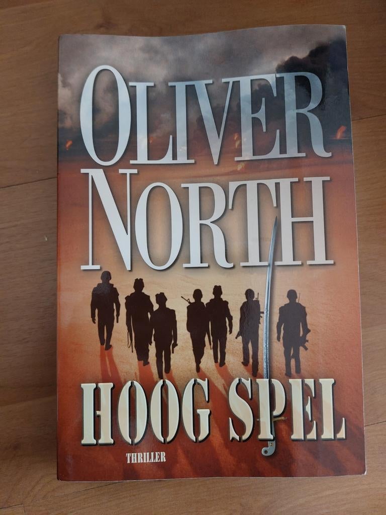 Oliver North - Hoog Spel (Thriller), Boeken, Ophalen of Verzenden, Gelezen, Oliver North, Europa overig