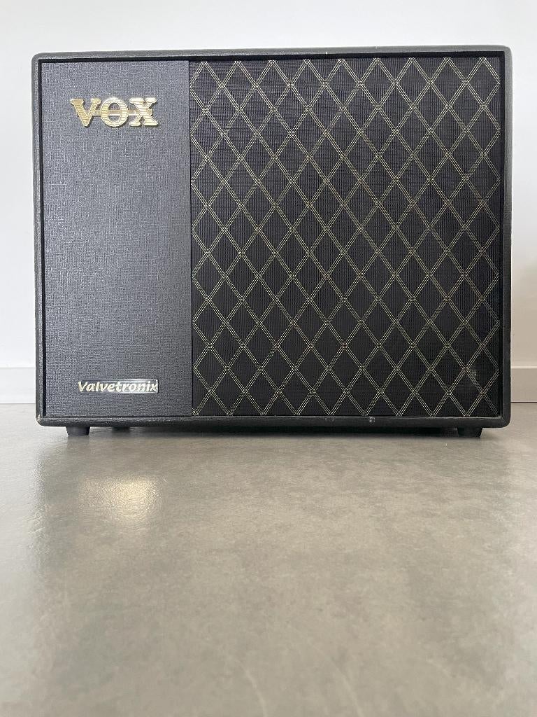 Vox Valvetronix VT100 - Buizengeluid op het podium!, Ophalen, Gebruikt, Gitaar, 50 tot 100 watt