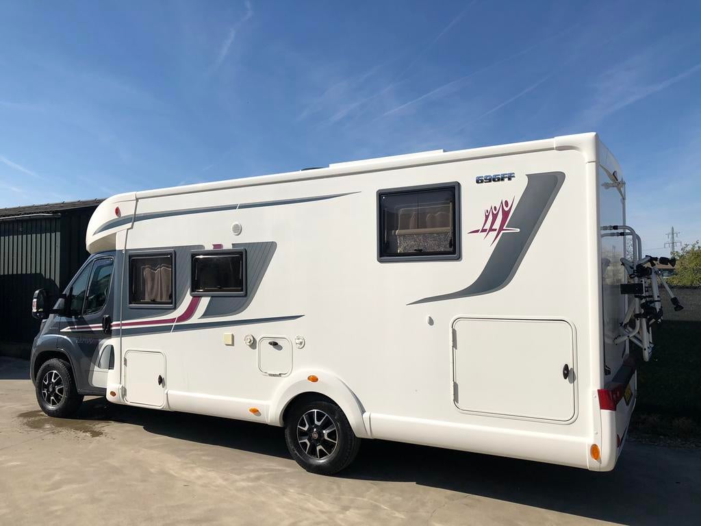 Caravans And Camping Nieuwstaat