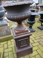 Gietijzeren vaas op sokkel, Tuin en Terras, Ophalen