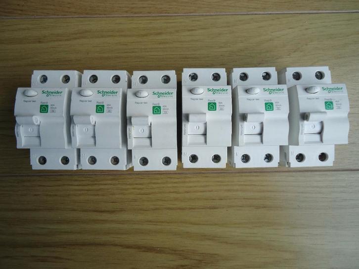 Schneider aardlekschakelaar resi9 40A 30mA groepenkast, Hobby en Vrije tijd, Elektronica-componenten, Zo goed als nieuw, Ophalen of Verzenden