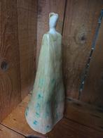 Keramieken beeldje van een figuur gesigneerd LS, Ophalen of Verzenden
