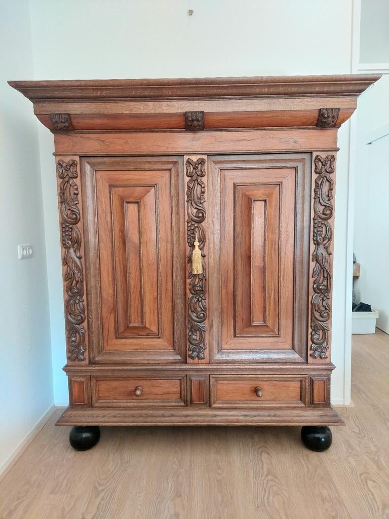 Massief houten oud Hollandse kast met houtsnijwerk, Antiek en Kunst, Antiek | Meubels | Kasten, Ophalen