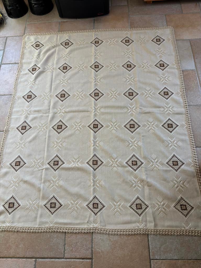 Geborduurd en gehaakt Beige tafellaken, 100 tot 150 cm, Beige, Ophalen of Verzenden, Zo goed als nieuw