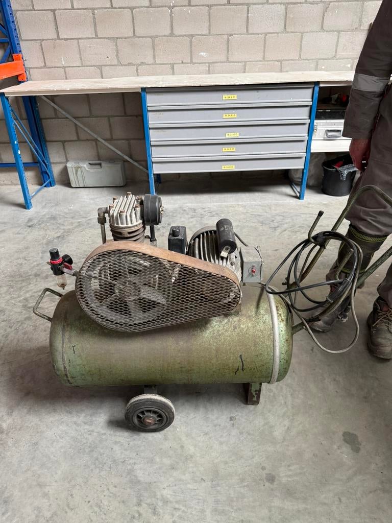 Gebruikte compressor met drukvat, Gebruikt, 6 tot 10 bar, Ophalen of Verzenden, 25 tot 100 liter