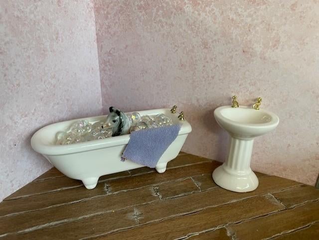 poppenhuis bad met hond en bubbels, Ophalen of Verzenden, Zo goed als nieuw, Poppenhuis