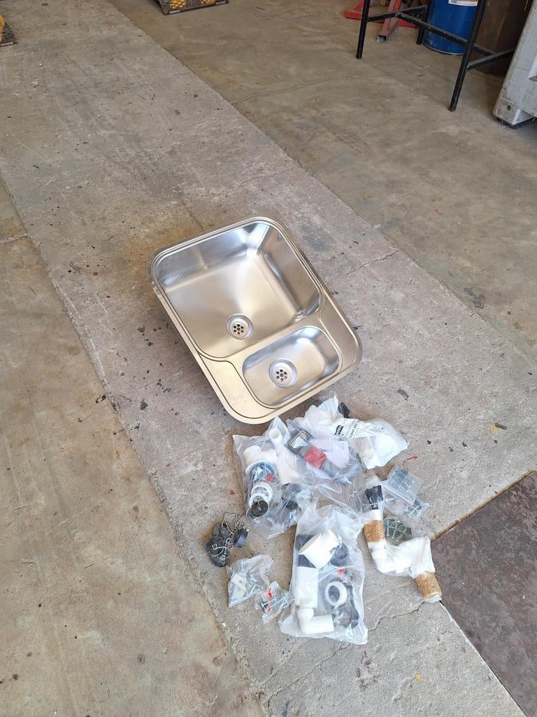 RVS spoelbak met dubbele wasbak en afvoer, Huis en Inrichting, Keuken | Complete keukens, Nieuw, Grijs, Staal of Rvs, Ophalen of Verzenden