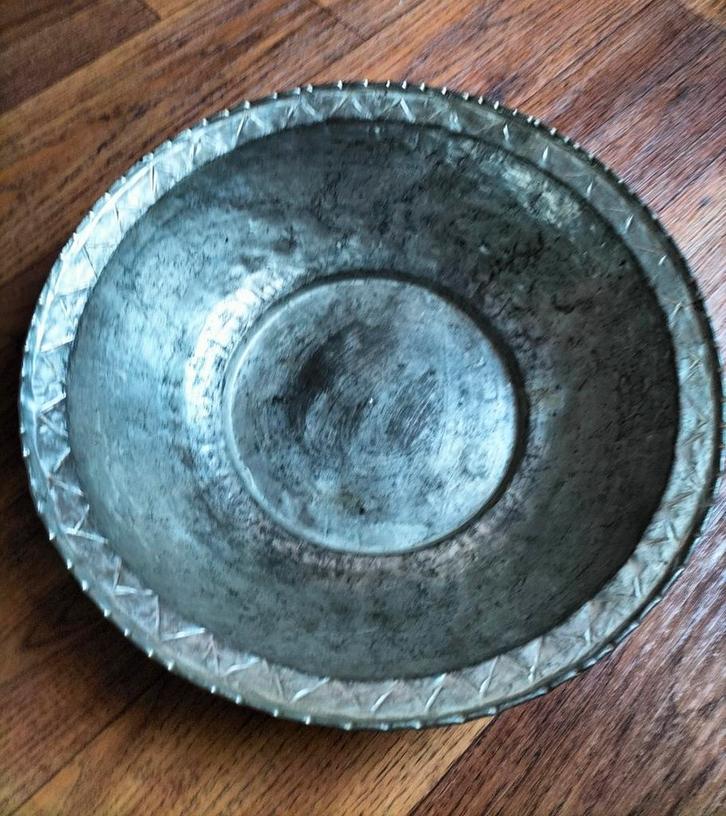 Decoratieve metalen schaal, Huis en Inrichting, Woonaccessoires | Schalen en Manden, Gebruikt, Rond, Ophalen