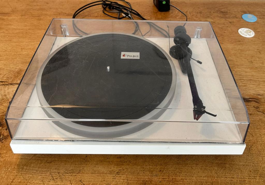 Pro-Ject Debut III platenspeler wit – nette staat, Ophalen, Gebruikt, Platenspeler, Overige merken