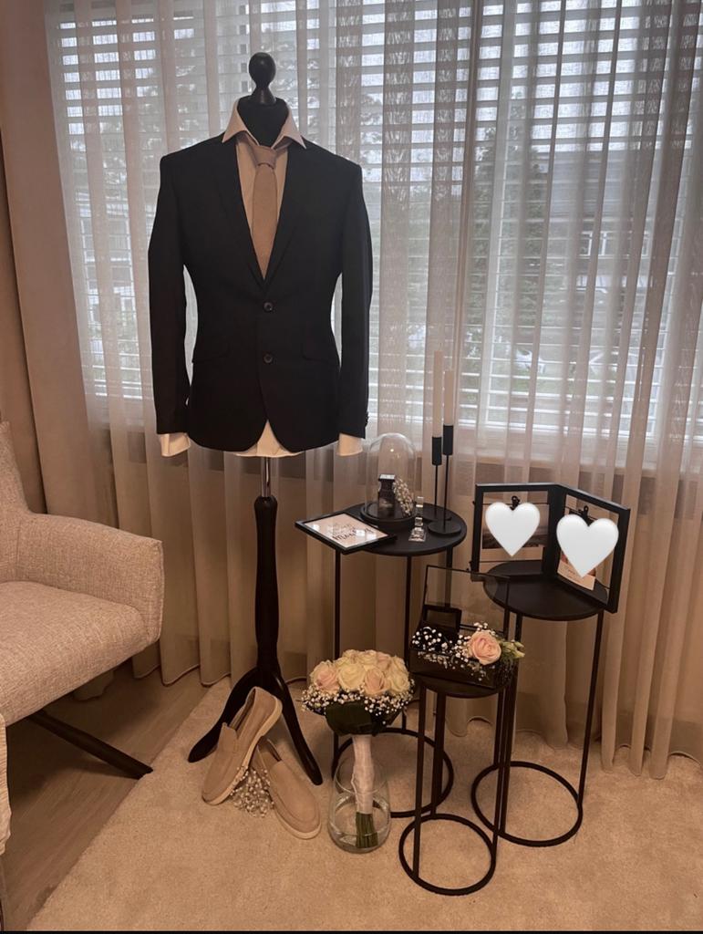 Groomroom te huur, Hobby en Vrije tijd, Feestartikelen | Verhuur, Ophalen of Verzenden, Zo goed als nieuw