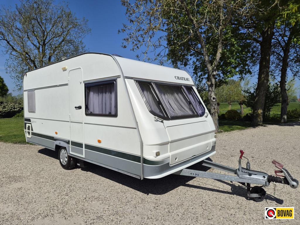 Chateau Calista 450, Caravans en Kamperen, Caravans, Chateau, Rondzit, Schokbreker, Tot en met 4