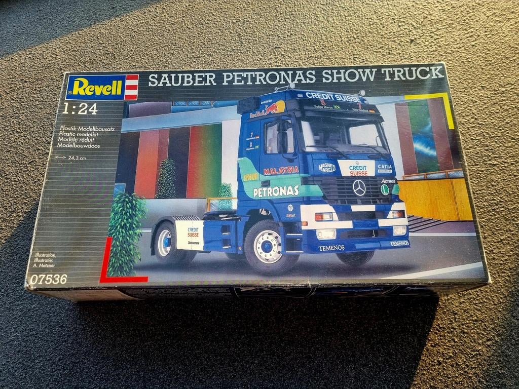 Revell.Sauber Petronas Show Truck. 1/24.Mercedes-Benz Actros, Hobby en Vrije tijd, Modelbouw | Auto's en Voertuigen, Revell, Groter dan 1:32