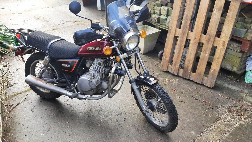 Leuke Suzuki GN250 met 53838km en extra's, allroad, fun!, Motoren, 250 cc, Chopper, Particulier, 1 cilinder