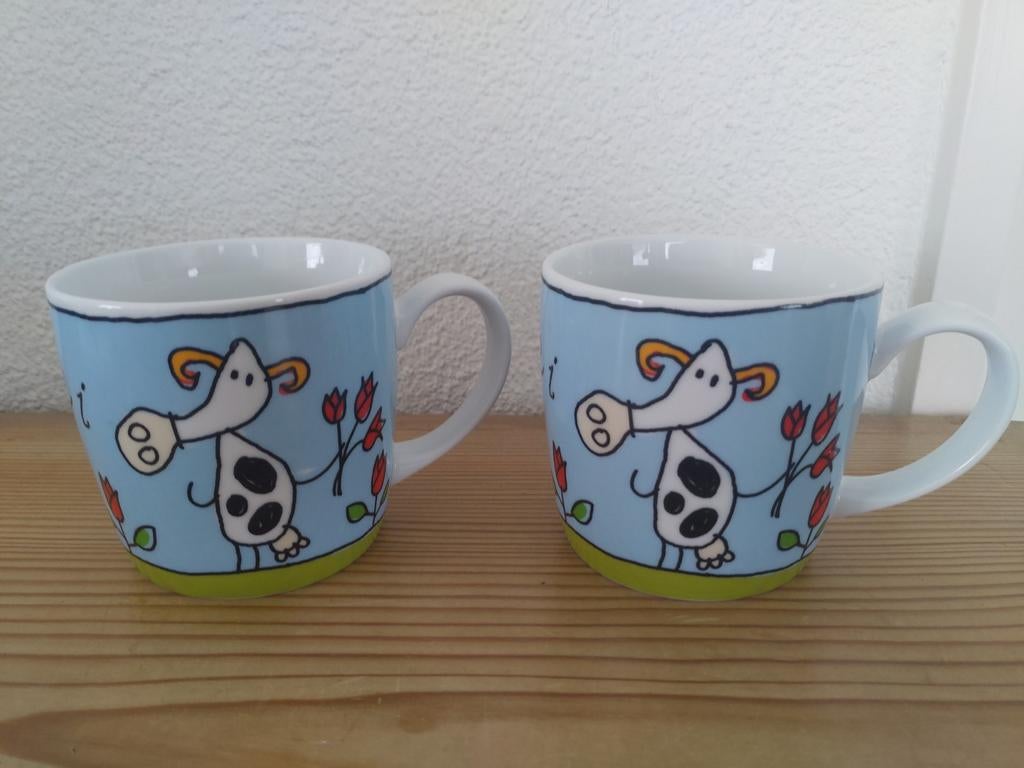 Babette Harms, 2 bekers koei voor Douwe Egerts, Huis en Inrichting, Keuken | Servies, Ophalen of Verzenden, Overige stijlen, Kop(pen) en/of Schotel(s)