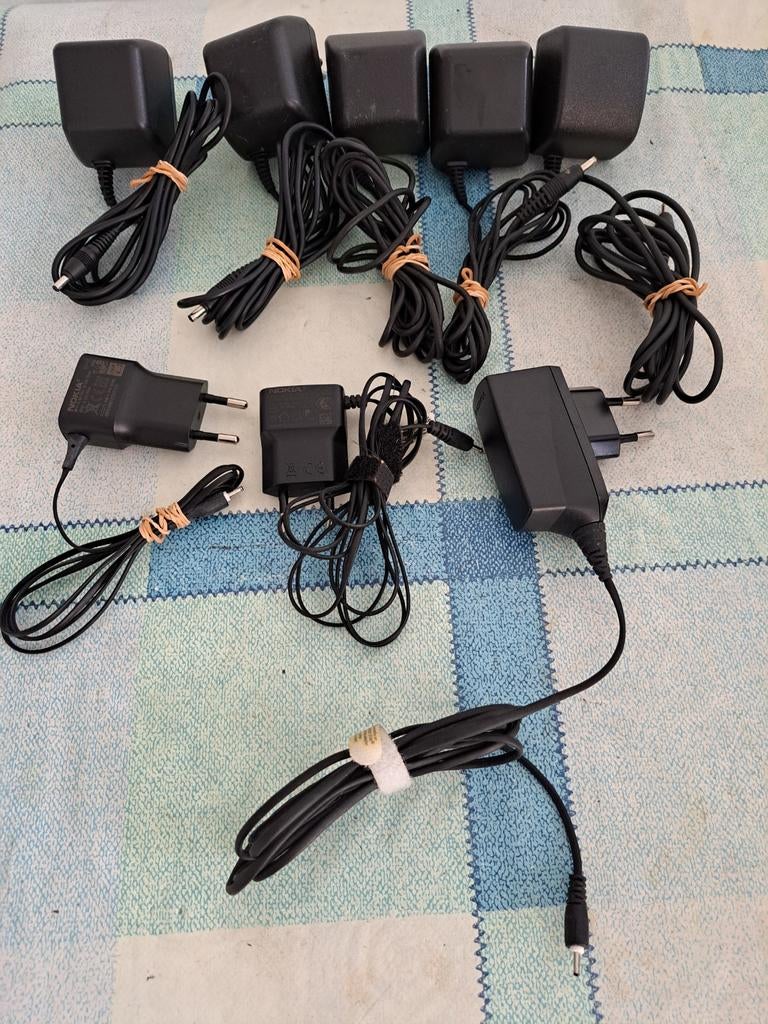 8 Nokia dikke en dunne opladers, Telecommunicatie, Mobiele telefoons | Telefoon-opladers, Ophalen of Verzenden, Zo goed als nieuw