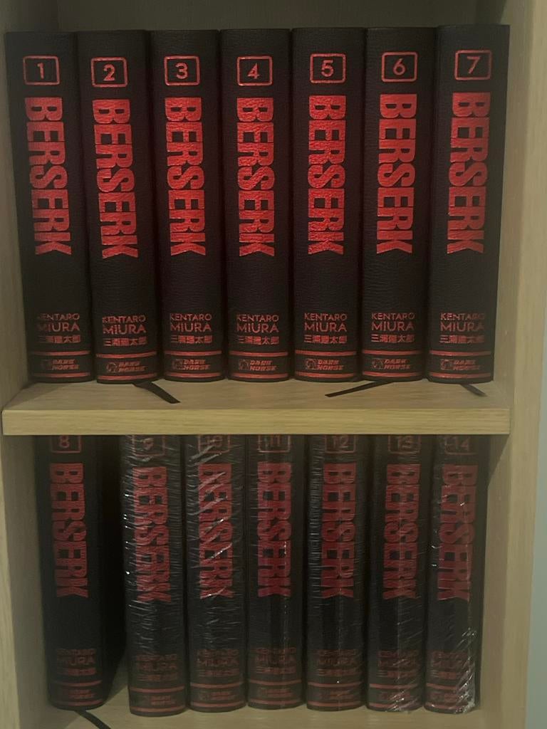 Berserk Deluxe Edition Volumes 1-14, Boeken, Complete serie of reeks, Ophalen, Zo goed als nieuw