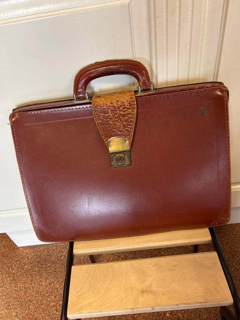 Vintage Leren Aktetas / Laptop Tas - Bruin, Sieraden, Tassen en Uiterlijk, Koffers, Gebruikt, Ophalen of Verzenden, 35 tot 45 cm