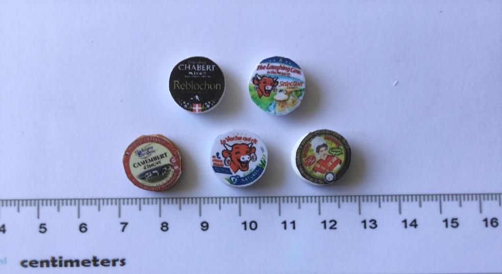 Poppenhuis miniaturen kaasjes 304, Verzamelen, Poppenhuizen en Toebehoren, Ophalen of Verzenden, Nieuw, Poppenhuis