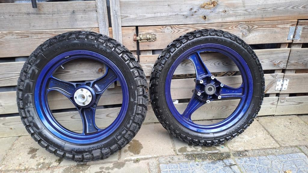 Te koop voor en achter band met velgen, Motoren, Ophalen, Nieuw