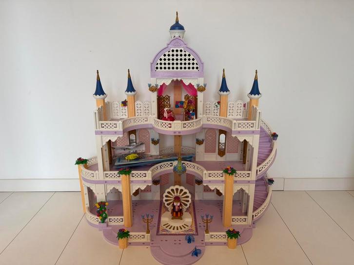 Compleet, zgan: groot Prinsessenkasteel Playmobiel 9879., Kinderen en Baby's, Speelgoed | Playmobil, Zo goed als nieuw, Ophalen of Verzenden