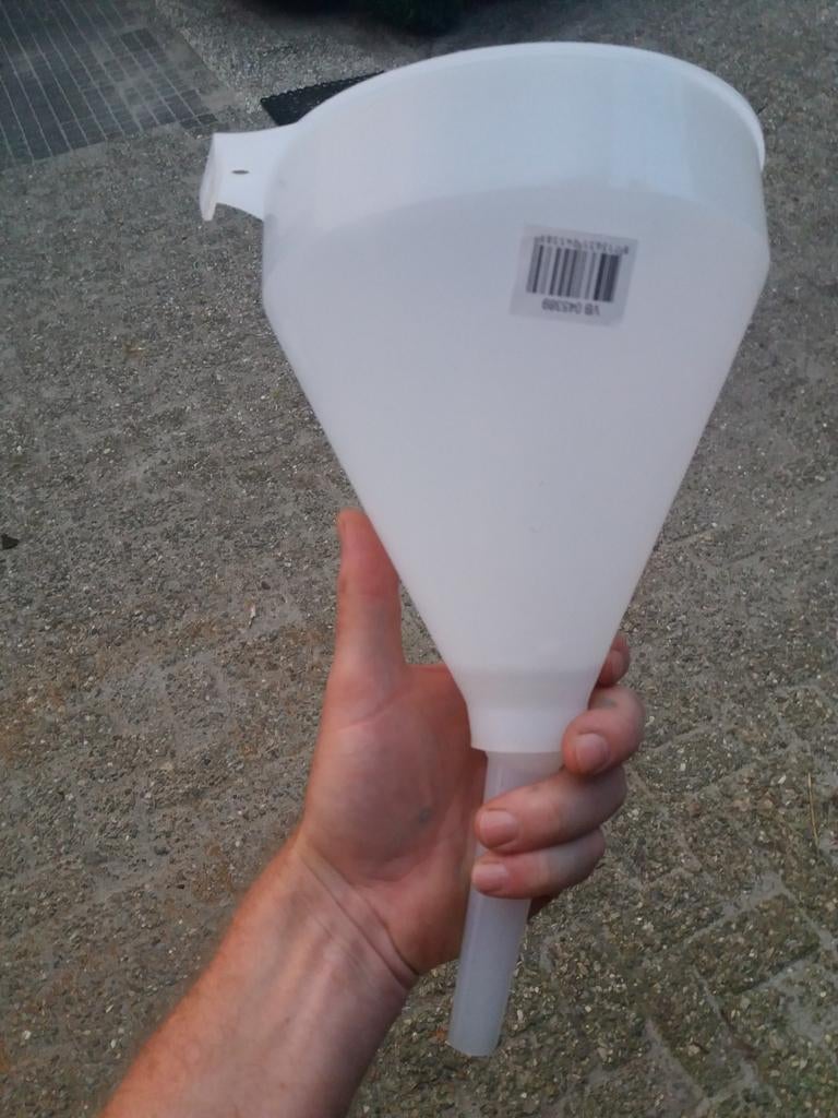 Splinternieuwe benzine trechter met kogeltuit en filter, Ophalen, Nieuw