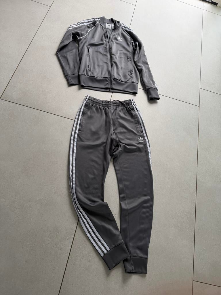 Adidas trainingspak grijs maat S, Kleding | Dames, Sportkleding, Ophalen of Verzenden, Fitness of Aerobics, Maat 36 (S), Grijs