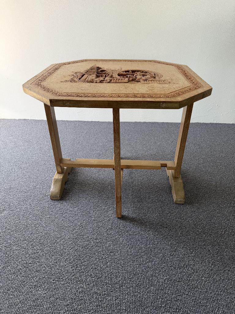 Vintage oosterse inklaptafel met houtsnijwerk uniek, Ophalen, Gebruikt, 50 tot 100 cm, Vintage bijzettafel in oosterse / chinoiserie stijl