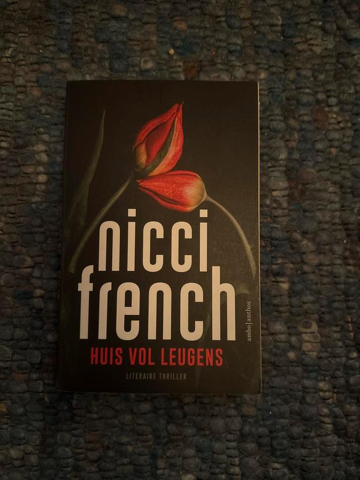 Nicci French - Huis vol leugens (Literaire thriller), Boeken, Thrillers, Zo goed als nieuw, Nederland, Ophalen of Verzenden