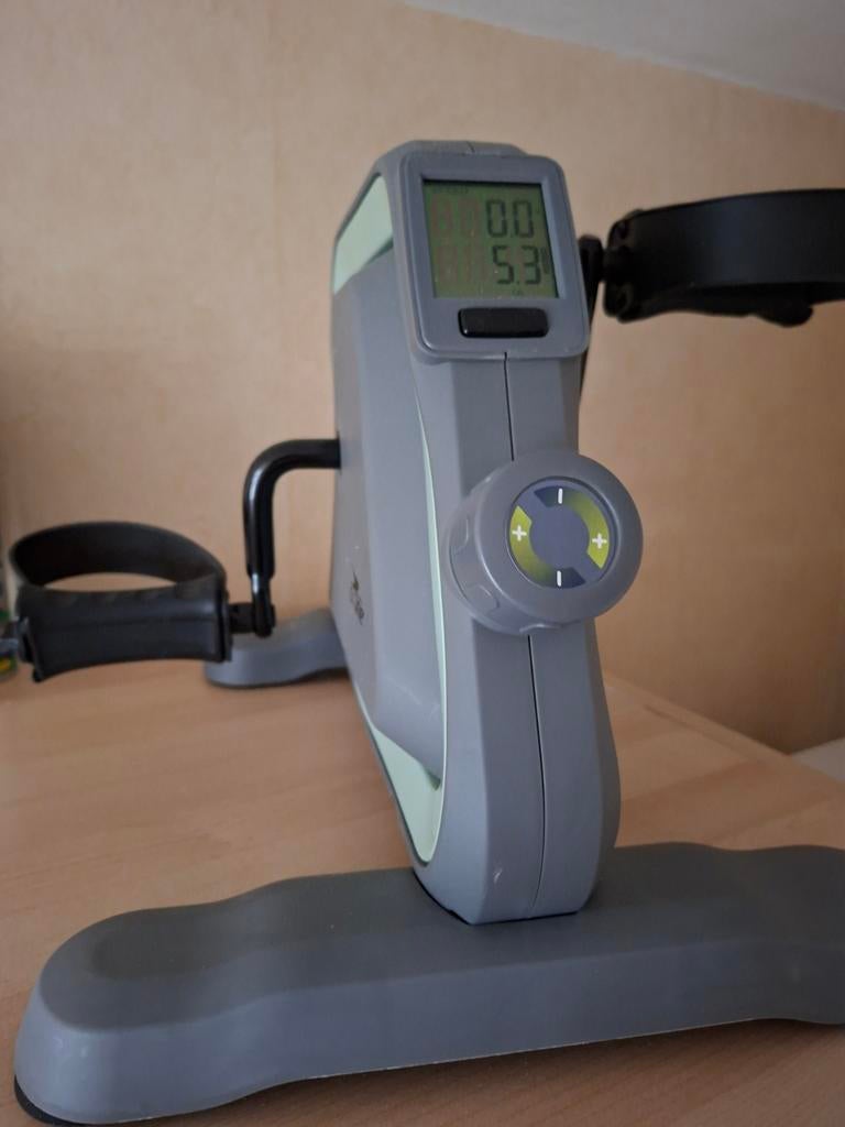 Mini Hometrainer - Fietsen terwijl je tv kijkt!, Sport en Fitness, Fitnessmaterialen, Ophalen of Verzenden, Zo goed als nieuw