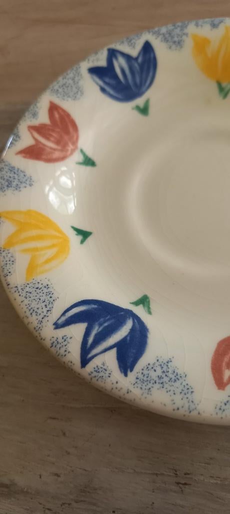4x kleurrijke koppen met schotels EIT Ironstone England., Gebruikt, Ophalen of Verzenden, Overige stijlen, Kop(pen) en/of Schotel(s)