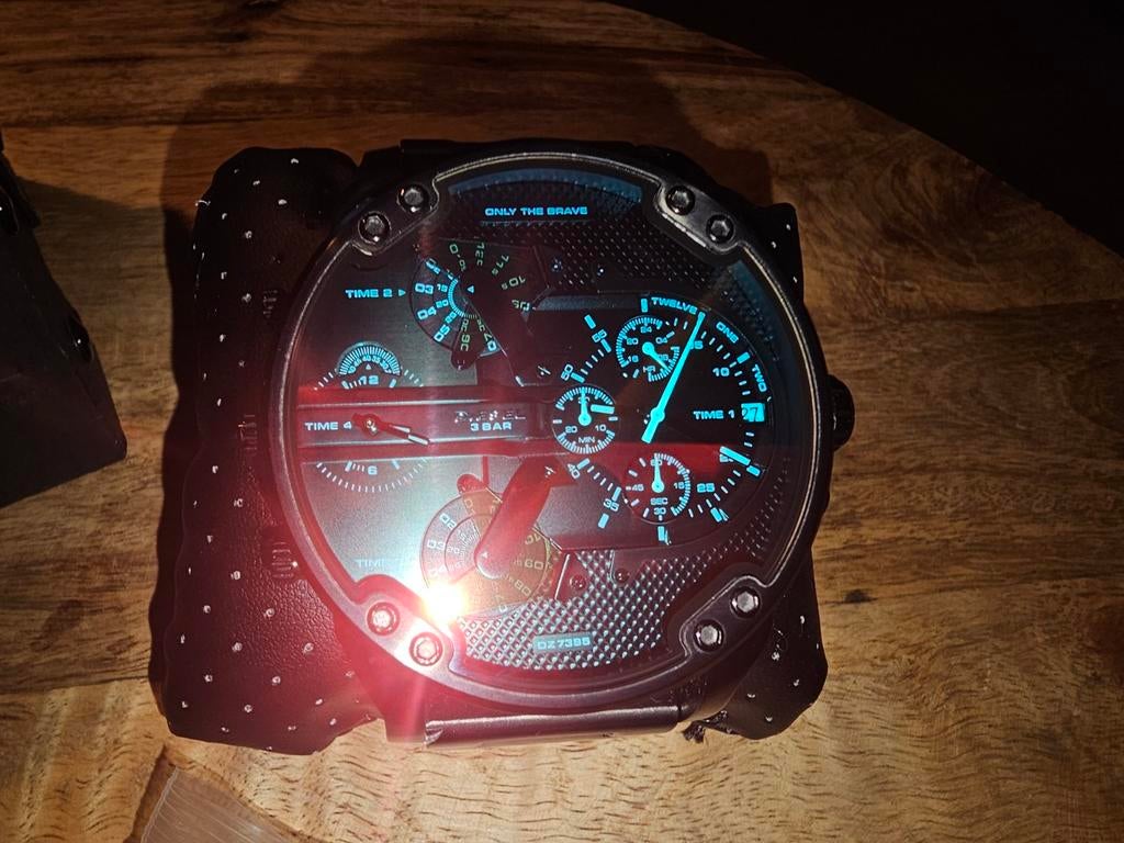 Diesel horloge met opbergdoos en bandverkleiner, Overige merken, Leer, Ophalen of Verzenden, Zo goed als nieuw