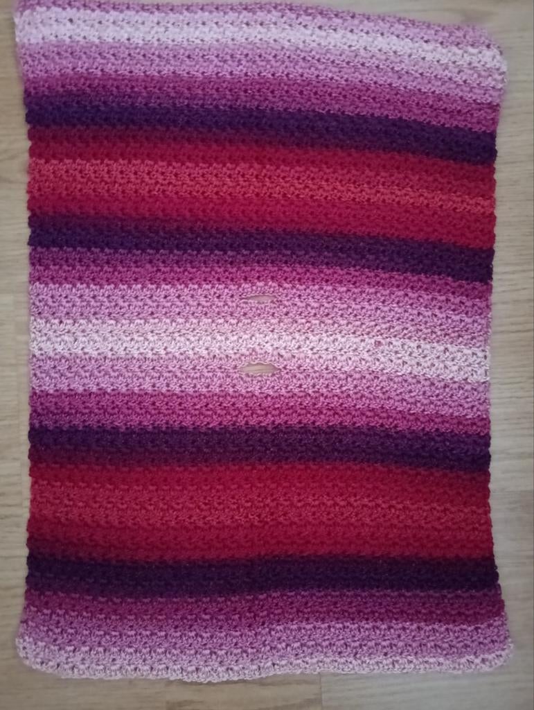 Gehaakt dekentje in roze en paarse tinten, Hobby en Vrije tijd, Breien en Haken, Nieuw, Haken, Overige typen, Ophalen of Verzenden