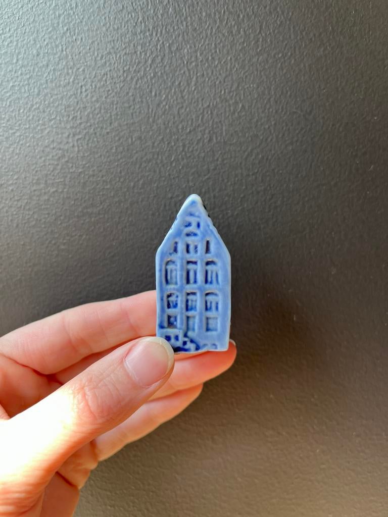 Miniatuur huisje porselein, Verzamelen, Beelden en Beeldjes, Ophalen of Verzenden, Zo goed als nieuw, Overige typen