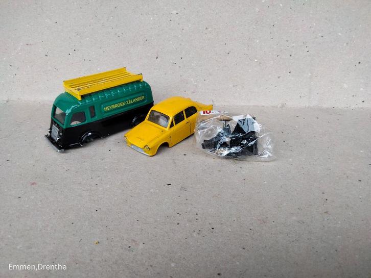 lion car = DAF  600 +RANAULT, Hobby en Vrije tijd, Modelauto's | 1:50, Gebruikt, Bus of Vrachtwagen, Lion Toys, Ophalen of Verzenden